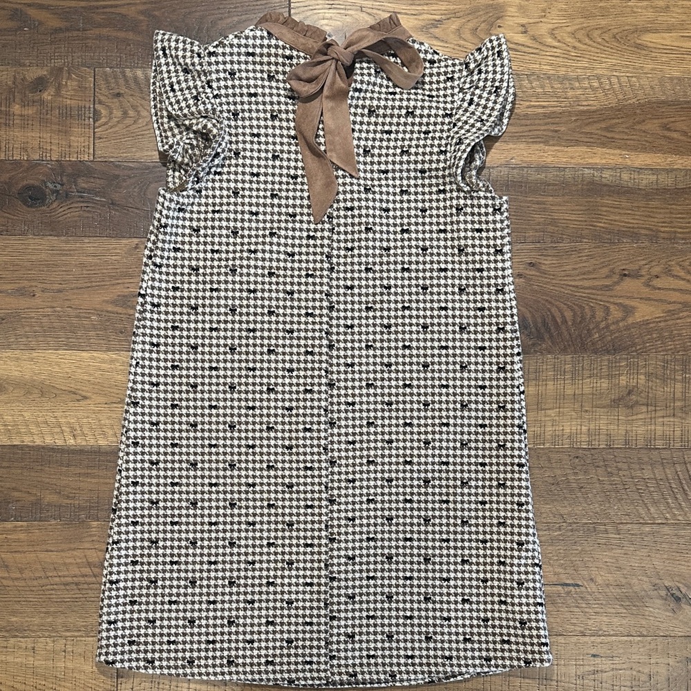 Chic Houndstooth Dress with Brown Accents - Picture 3 of 4